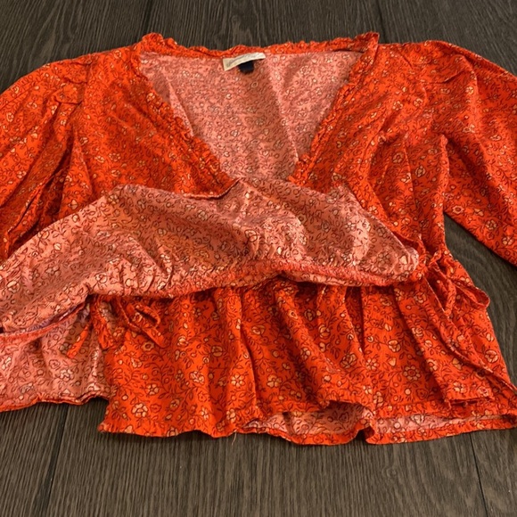 Universal Thread wrap long-sleeve top. Size M. Burnt orange floral pattern - Picture 12 of 15